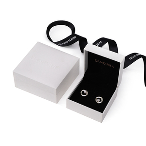 Boîte à boucles d'oreilles de luxe, boîte cadeau personnalisée pour bijoux, boîte rigide à charnières, insert en velours, gaufrage, logo personnalisé, vente en gros - Product Image 1