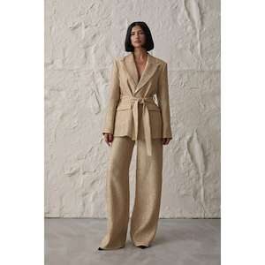 Elegante Conjunto de Traje con Cinturón para Mujer, Pantalones y Chaqueta de Tela Tejida, Beige, Manga Larga, Ropa Formal de Oficina - Product Image 4