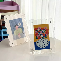 Cadre photo en acrylique transparent à bords ondulés haute définition pour la décoration de bureau/table, cadeaux pour la maison et le bureau, fabriqué en Chine