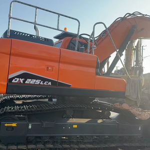 Excavatrice de taille moyenne Doosan Develon DX225LCA de 25 tonnes, modèle 2024, d'occasion - Product Image 3