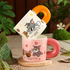 Tazza in ceramica di <span class=keywords><strong>Tom</strong></span> <span class=keywords><strong>e</strong></span> <span class=keywords><strong>Jerry</strong></span> con manico rosa <span class=keywords><strong>e</strong></span> arancione, stampa serigrafica, regalo per uso domestico - Product Image 1