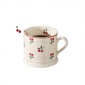 แก้วกาแฟเซรามิคลายเชอร์รี่สไตล์เกาหลี น่ารัก ดีไซน์การ์ตูน พร้อมช้อน ใช้ซ้ำได้ ปลอดภัยสำหรับเครื่องล้างจานและไมโครเวฟ เหมาะเป็นของขวัญทางธุรกิจสำหรับใช้ในบ้าน - Product Image 3