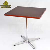 Table basse et de salle à manger de base en aluminium de conception moderne Offre Spéciale en métal noir pour des restaurants de café extérieurs hôtels de salon