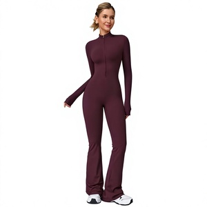 Mono largo de mujer color burdeos con cintura alta, cremallera, ajuste moderno, de poliéster y elastano, estilo urbano. - Product Image 3