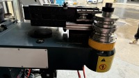 Cintreuse de tuyaux CNC automatique à double tête hydraulique pour profilés ronds et carrés, en acier inoxydable et aluminium, haute précision pour le CVC