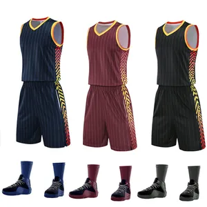 Großhandel Streifen Basketball Team Uniformen Set individuell gestalten Sie Ihr eigenes sublimiertes Herren Basketball Trikot