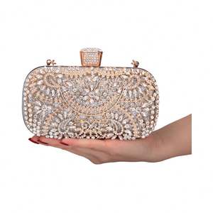 Pochette élégante et luxueuse pour femme ornée de cristaux et de strass, idéale pour les petites robes de banquet et les dîners. - Product Image 4