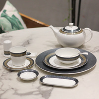 Assiettes de fête jetables en mélamine noire et or, style européen moderne, luxe minimaliste, couleur personnalisable