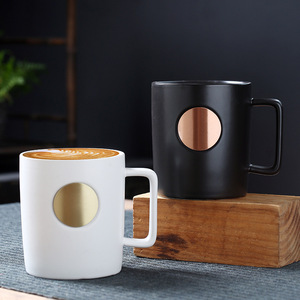 Tasses en céramique avec cercle en cuivre, design minimaliste, pour café ou eau, 350 ml, forme carrée, idéales pour un cadeau - Product Image 3