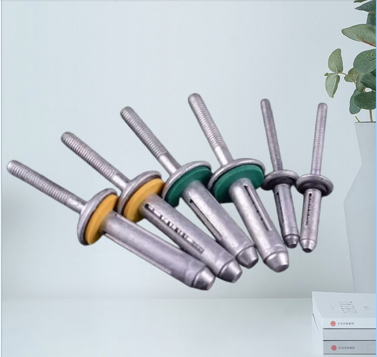 Rivet à trois volets