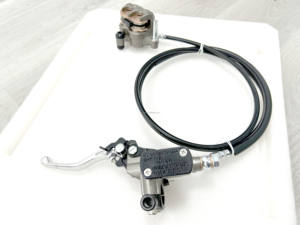 Freins arrière modifiés Ultra Bee pour Talaria MX4/MX5/XXX - Kit <span class=keywords><strong>de</strong></span> <span class=keywords><strong>frein</strong></span> arrière compatible (étriers arrière, disques, supports) - Product Image 5