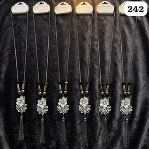 PingBling Collier long avec pendentif en perle d'imitation blanche sertie clos, détail pierre scintillante, pampille noire, finition bronze canon - Product Image 3