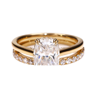 Anillo de Boda de Oro Macizo con Moissanita de Corte Brillante Alargado de Platino de 7.5x10.5mm con Engaste de Puntas - Product Image 1