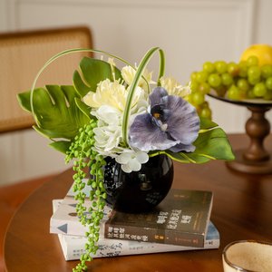 Arrangement floral simulé, vase rond noir, orchidée Phalaenopsis en soie, ornement de bureau, style moderne, décoration de salon - Product Image 1