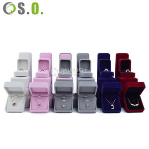 Vente en gros Boîte d'emballage carrée en velours pour bijoux Logo personnalisé Cadeau Boucle d'oreille Pendentif Emballage de qualité pour bijoux en velours - Product Image 5