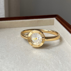 Nuovo Orologio <span class=keywords><strong>da</strong></span> <span class=keywords><strong>Donna</strong></span> <span class=keywords><strong>Vintage</strong></span> 2026, Semplice Orologio a Bracciale Dorato, Stile Alla Moda, Individualista, Romantico e Trendy di Alta Gamma - Product Image 2