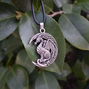 Collier minimaliste de Dragon <span class=keywords><strong>celtique</strong></span> en croissant de lune, bijoux de <span class=keywords><strong>mythologie</strong></span> - Product Image 2