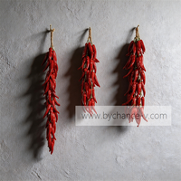 Guirlande tressée durable de piments rouges artificiels pour l'installation en musée culinaire, centre d'apprentissage agricole, exposition pratique et décoration