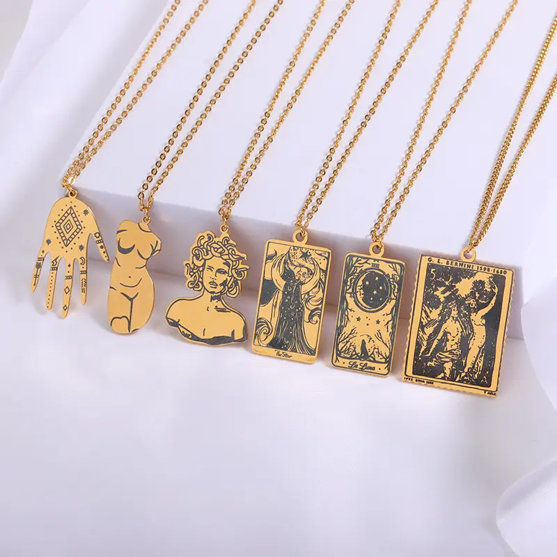 Kreative Mythologie Medusa Gorgon Square Tarot Palm Anhänger Halskette für Frauen Männer Alt griechisches Symbol Edelstahl Schmuck