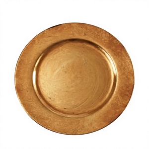 Assiette de service en métal doré antique pour la présentation des aliments lors de mariages, dans les restaurants et les hôtels, idéale pour la vaisselle de table. - Product Image 4