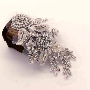 Corset en cristal de <span class=keywords><strong>verre</strong></span> perlé en dentelle brodée 3D fait à la main robe manteau <span class=keywords><strong>Applique</strong></span> Patch fleur coeur pour chapeau vente en gros - Product Image 2