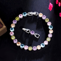 Gelang bunga kristal zirkon imut trendi warna tembaga mewah berlapis emas 18K perhiasan mode untuk wanita