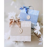 Boîte cadeau magnétique en dentelle exquise pour l'emballage de cadeaux, boîte d'emballage portable de luxe pour bonbons, boîte cadeau pour chocolat avec poignée