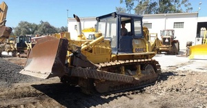 Bulldozer sur chenilles CHETRA D60 d'occasion avec capacité de bêchage de 5,4 m - Product Image 3