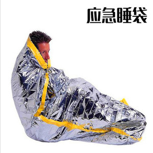 Manta de emergencia de aluminio para supervivencia, 84 x 36 pulgadas, ligera, impermeable, equipo de seguridad térmico para exteriores, para prevención de hipotermia - Product Image 4