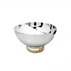 Bol décoratif en acier inoxydable avec base en laiton, design fantastique, forme ronde, pour servir les aliments, en vente - Product Image 1