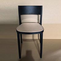 Chaise de salle à manger moderne d'extérieur en plastique PP imperméable avec dossier ajouré motif soleil, empilable pour café et terrasse