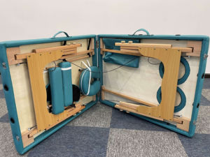 Table <span class=keywords><strong>de</strong></span> Massage pliante en bois Portable salon <span class=keywords><strong>de</strong></span> beauté Table <span class=keywords><strong>de</strong></span> Massage <span class=keywords><strong>de</strong></span> traite Spa lit Table <span class=keywords><strong>de</strong></span> <span class=keywords><strong>tatouage</strong></span> avec accoudoir et sac à rainure d'huile - Product Image 2