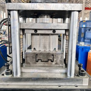 เครื่องจักรแบบกำหนดเองสำหรับคีลรูปทรงพิเศษ พร้อมมอเตอร์เกียร์ PLC กำลังไฟ 18.5 กิโลวัตต์ 380 โวลต์ - Product Image 4