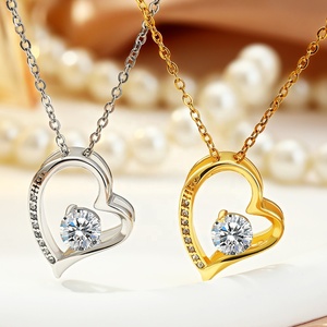 <span class=keywords><strong>Collana</strong></span> con Ciondolo a Forma di Quadrifoglio a <span class=keywords><strong>Nodo</strong></span> di Cuore <span class=keywords><strong>d</strong></span>'<span class=keywords><strong>Amore</strong></span> in Acciaio Inossidabile per Donna all'Ingrosso Regalo Gioiello per San Valentino e Festa della Mamma - Product Image 3