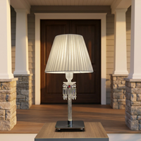 Lampe de table en cristal avec abat-jour en tissu plissé, prismes en cristal suspendus, lampe de chevet de luxe pour la décoration de chambre d'hôtel