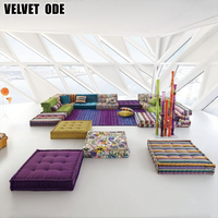 Canapé de Designer Roche Bobois, Collection Mahjong, Modulable et Convertible, Tissus Colorés Chic et Écologiques, Composants au Sol