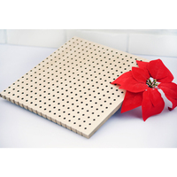 Panneau acoustique en bois de qualité supérieure, panneau perforé en MDF pour l'absorption du son, pour les salles de classe et les murs d'hôtels, décoration intérieure de luxe