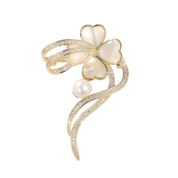 XILIANGFEIZI Solde de liquidation Broche créative en cuivre et zircon plaqué or 14 carats de haute qualité avec perle et trèfle à quatre feuilles pour cadeau de fête