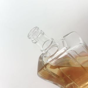 Custom Luxury Guitar Shape Gin Bottle Flat OEM ODM Vodka Bottle <strong>Spirits</strong> 500ml 700ml 750ml Empty Glass Bottle for Brandy Vodka - Product Image 4