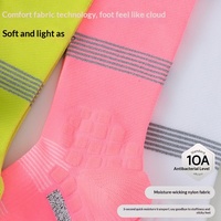 Chaussettes de compression réfléchissantes professionnelles pour hommes et femmes, à séchage rapide, antidérapantes et absorbant la transpiration, avec semelle en tissu éponge