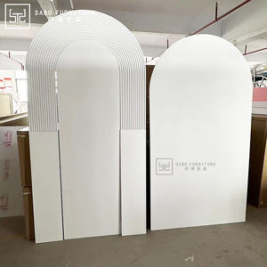 ألواح حائط مقوسة أكريليك بيضاء ثلاثية الأبعاد فاخرة بتصميم جديد لخلفية الزفاف قوس بحجم مخصص للمناسبات والحفلات - Product Image 2