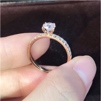 Bague de fiançailles en gros, bague de couple en alliage de zinc avec diamant