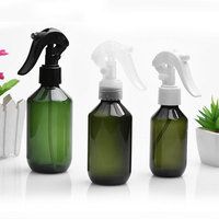 Bouteille en plastique ambrée 100ml 200ml avec pulvérisateur à gâchette fine, atomiseur vert 300ml 500ml, flacon de recharge, impression de logo HZ62001