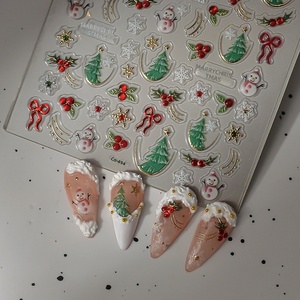 Autocollants ultra-fins en feuille d'or pour nail art – Adorables motifs de Noël : Bonhomme de neige, sapin, baies de houx et nœuds – Thème festif - Product Image 4