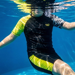 Men's Color Block UV Rash Guard Knee-Length Vintage Short Sleeve Quick-Dry Swimsuit UPF50+ High Stretch Chlorine-Resistant Beach