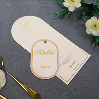 Folletos de tarjetas de menú de papel de boda clásicos de arco personalizado con texto de hoja de oro y etiqueta de nombre móvil para ceremonia de boda y recepción