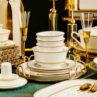 Service de table en gros pour 12 personnes, vaisselle de luxe en céramique européenne, cuisine moderne, table à manger avec bordure dorée