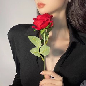 Rose artificielle à tige unique, rose en velours, 51 cm de haut, fleur en soie synthétique pour la décoration de la maison et des mariages - Product Image 1