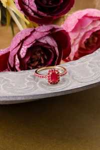 JEWELS BAE แหวนทรงสี่เหลี่ยมมรกตประดับทับทิมธรรมชาติ แหวนทองเหลืองและเงิน ดีไซน์หรูหรา ของขวัญสำหรับผู้หญิง เครื่องประดับสตรี - Product Image 4