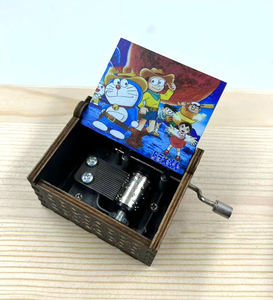 กล่องดนตรีไม้โดราเอมอนแบบหมุนมือ แกะสลักลายสี่เหลี่ยมผืนผ้า ของเล่นไม้ตกแต่งบ้าน รุ่น HS-24ZN140 ของขวัญสุดพิเศษ - Product Image 4